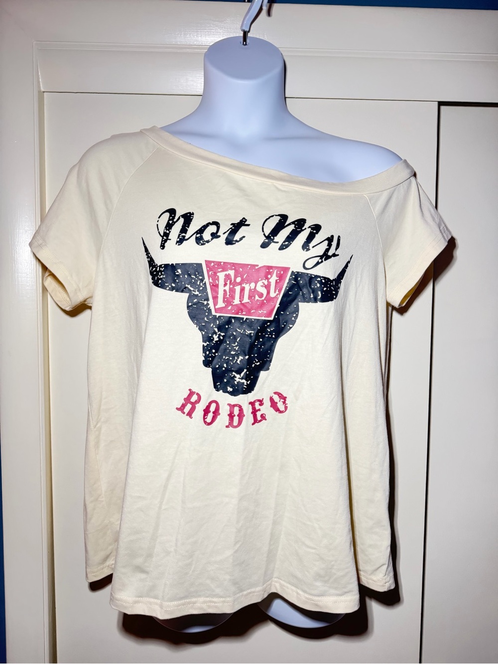 Cream Graphic Tee off shoulder with 'Not My First Rodeo' Print Size 1XL